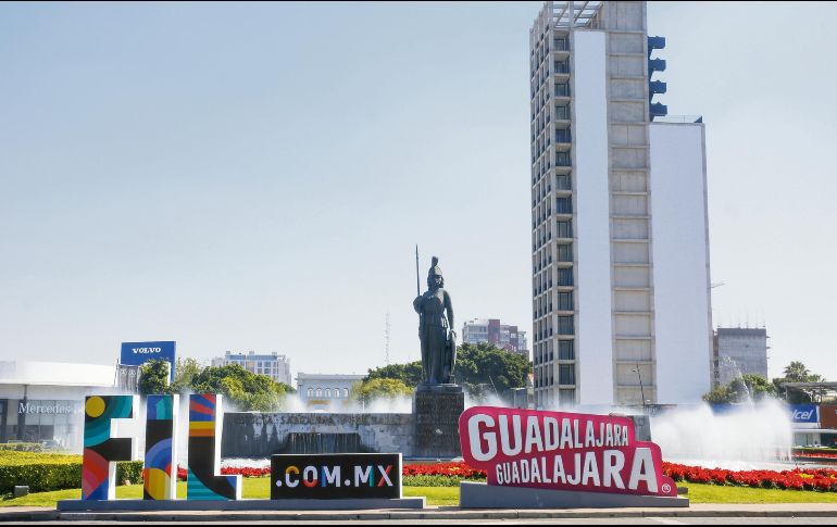 Toda Guadalajara se llena de literatura durante la FIL; en la imagen, el monumento La Minerva. EFE