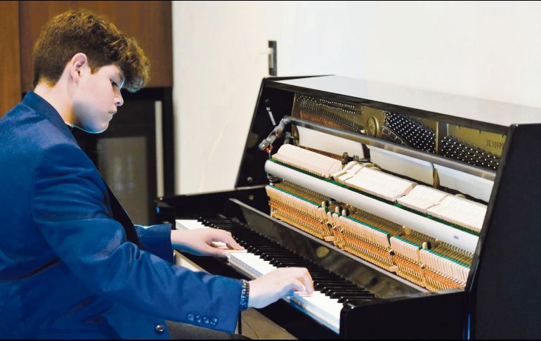 Ricky Lúa. El pianista también se desempeña como compositor. ESPECIAL