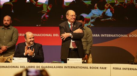Durante su discurso de agradecimiento, Murià resaltó que el libro, en un sentido o en otro, “ha sido la vocación principal de mi vida” y que por ello la gran satisfacción que siente al recibir de la Universidad de Guadalajara y de la FIL este importante reconocimiento. EL INFORMADOR / A. Navarro