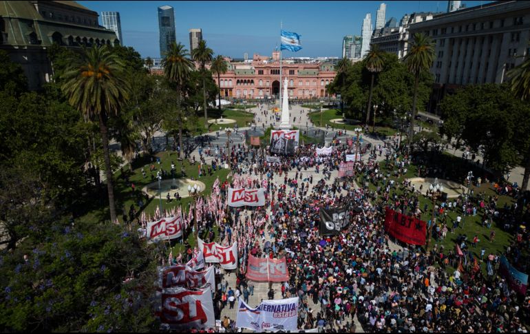 Los manifestantes marcharon por las principales avenidas de la capital argentina en dirección hacia la Casa Rosada. EFE/ I. Fontana.