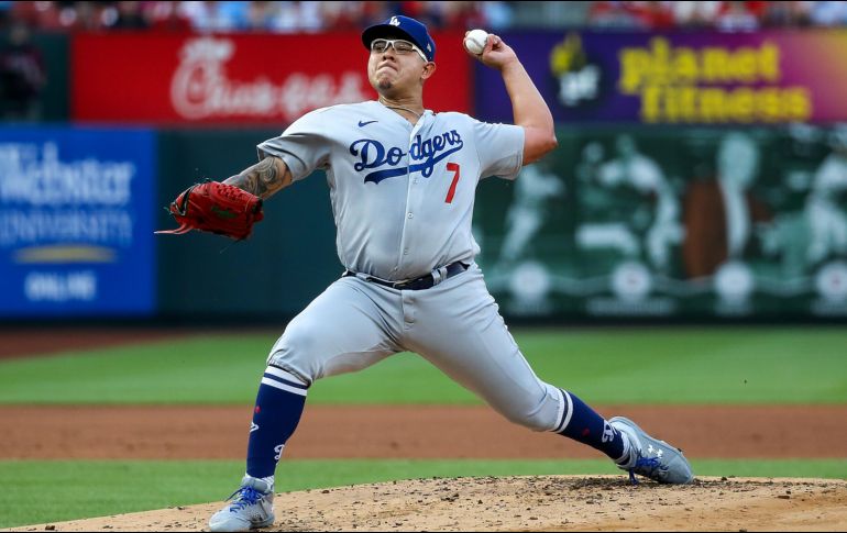 Durante su paso por la MLB, Urías solo vistió la camiseta de los Dodgers desde 2016 y hasta finales del año pasado. AFP / ARCHIVO