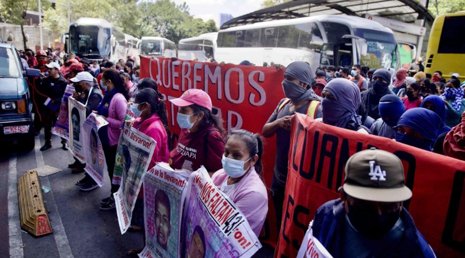 Padres y madres de los 43 estudiantes de Ayotzinapa desaparecidos hace casi 10 años, llamaron a boicotear las campañas de los candidatos a cargos de elección popular, ante la falta de resultados en las investigación. SUN / ARCHIVO