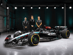 El equipo Mercedes, el más laureado de la última década, presentó en Silverstone su nuevo monoplaza, el W15 para la temporada 2024. EFE/ F. Pomeroy / Mercedes-Benz AG