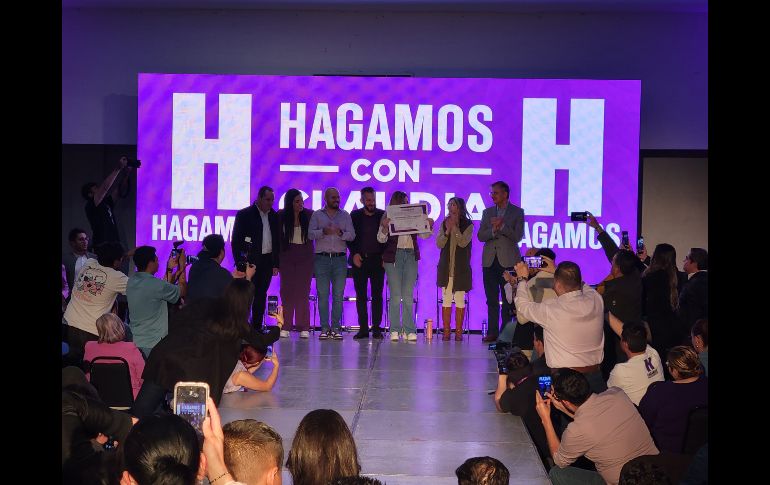 Claudia Delgadillo, recibió su constancia que la acredita como candidata a la gubernatura de Jalisco por el partido Hagamos. ESPECIAL