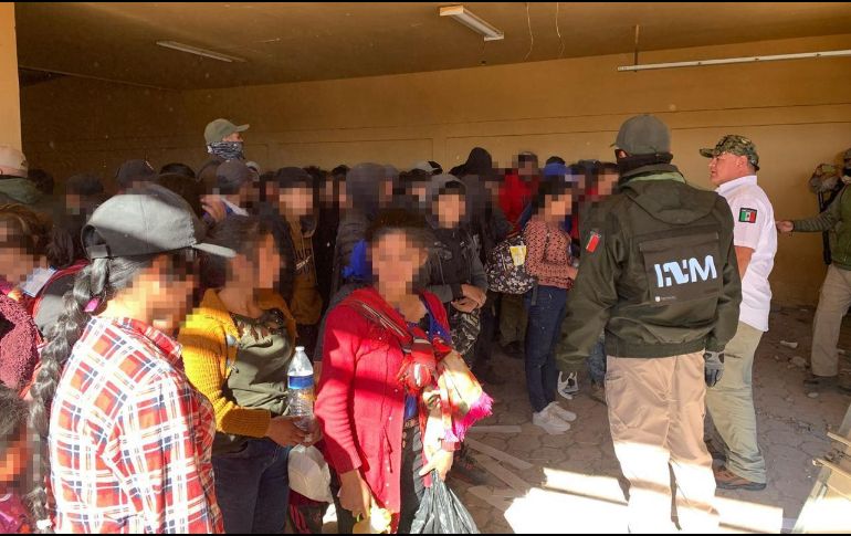 De acuerdo con Migración, se reportó que al interior de una casa habitación en condiciones de abandono había un numeroso grupo de personas, al parecer de origen extranjero. X/ @INAMI_mx.