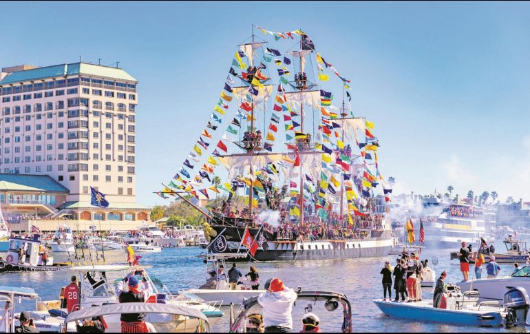 La invasión de Gasparilla. Se simula la llegada del pirata Gasparilla a la bahía de Tampa, un evento histórico y con ambiente de carnaval. CORTESÍA/Visit Tampa Bay