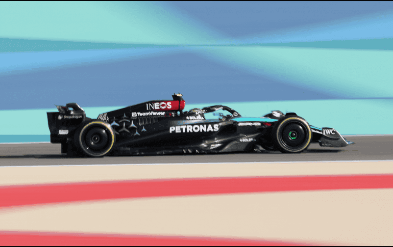 Lewis Hamilton, próximo piloto de Ferrari a partir del próximo año, mostró su destreza al registrar la vuelta más rápida con un impresionante tiempo de 1:30.374. EFE / A. Haider