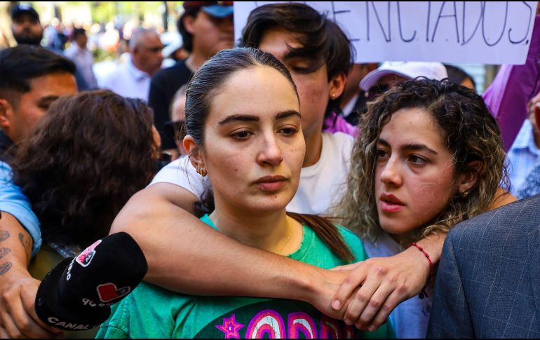 Los hijos de Jaime Barrera estuvieron ayer en plaza de la Liberación, en donde agradecieron las muestras de apoyo. EL INFORMADOR/A. Navarro
