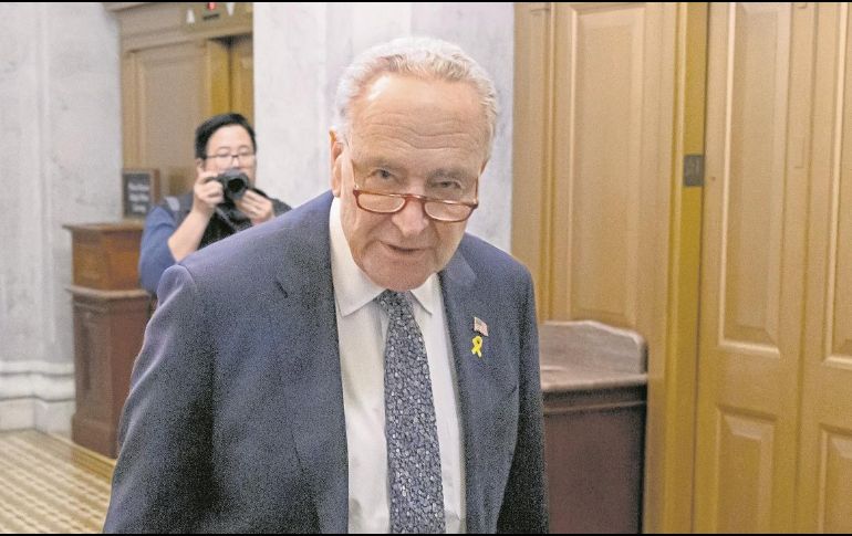 Chuck Schumer. El líder de la mayoría del Senado, demócrata por Nueva York, durante su salida del Capitolio. AFP/M. Ngan