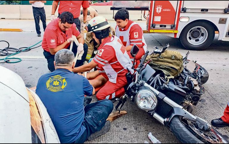 Los elementos de la Cruz Roja atienden cada vez más accidentes que involucran a motociclistas. ESPECIAL