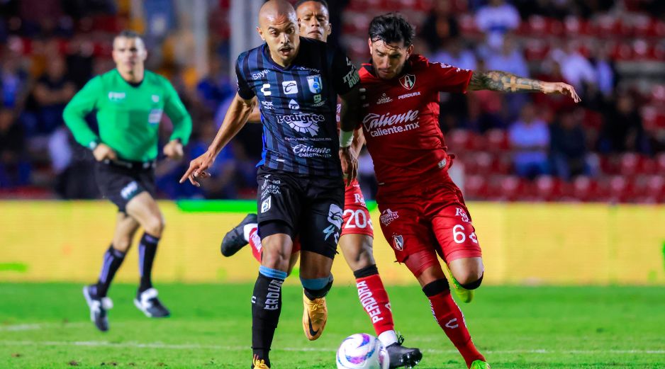 Beñat San José podría emplear línea de cinco defensores en el partido ante Querétaro. IMAGO7.