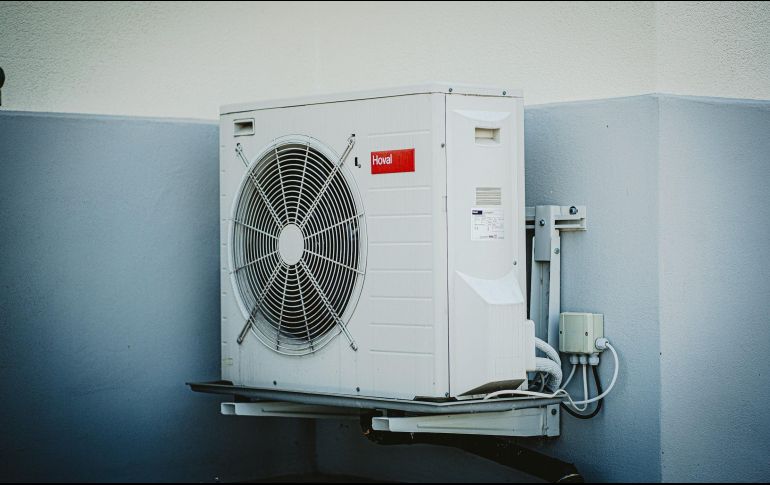 El primero de los consejos para usar el aire acondicionado en verano es apagarlo por la noche. UNSPLASH / Carlos Lindner