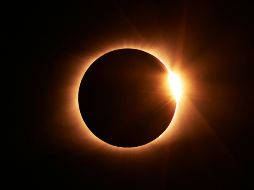 Se advierte a la población no mirar el eclipse si no cuentan con la protección adecuada debido a que este puede causar ceguera definitiva. Unsplash