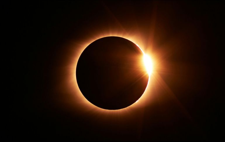 Se advierte a la población no mirar el eclipse si no cuentan con la protección adecuada debido a que este puede causar ceguera definitiva. Unsplash