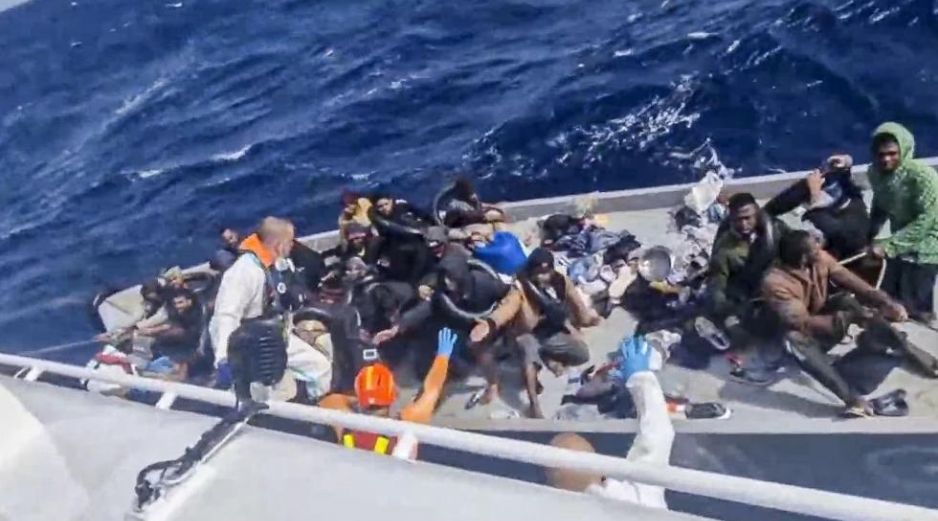 Los migrantes fallecidos eran ocho hombres y un bebé de seis meses, dijo la ACNUR. AP / Guardia Costiera