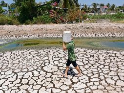 La falta de acceso al agua potable deteriora la calidad de vida de las personas. AFP