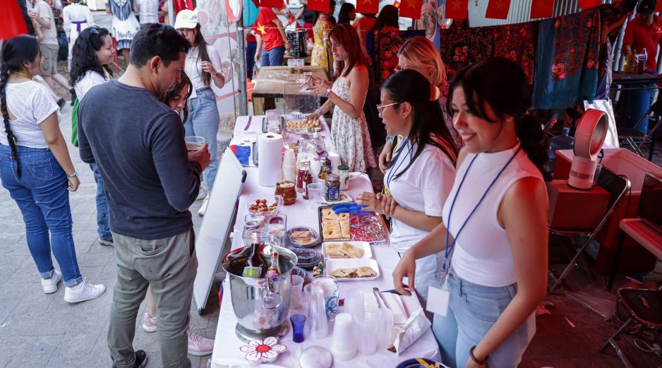 Este domingo regresó la Feria Internacional Gastronómica (FIGA) de Guadalajara, un festival cultural y de gastronomía, que tiene como objetivo recaudar fondos y festejar las relaciones diplomáticas de la ciudad con el mundo. EL INFORMADOR / H. Figueroa