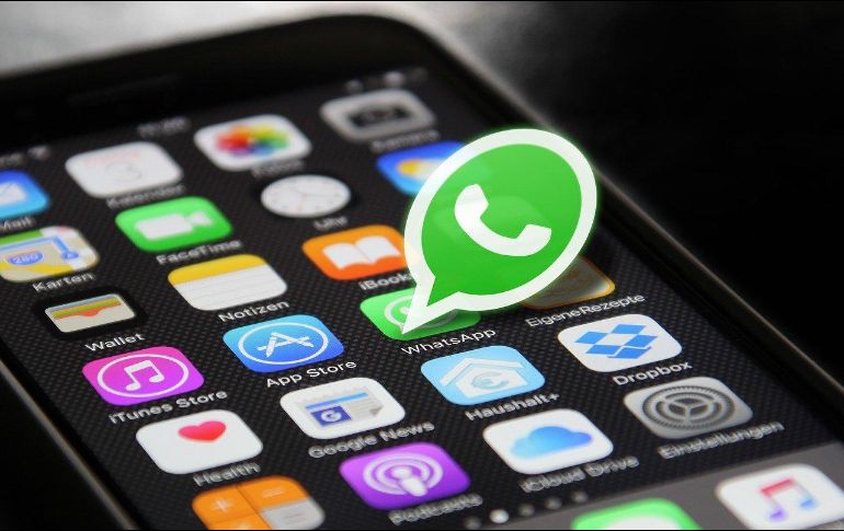 Es posible enviar mensajes a través de la aplicación de mensajería instantánea WhatsApp sin aparecer online. ESPECIAL/Foto de Heiko en Unsplash