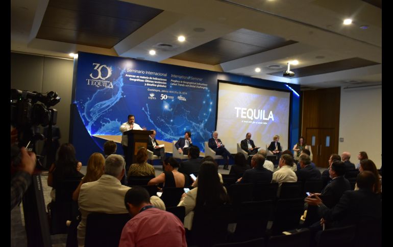 Miguel Ángel Domínguez, presidente del CRT, resaltó la etapa que dio paso a la creación del CRT en el año 1994 con el fin de tomar acciones para respaldar la denominación de origen del tequila. CORTESÍA