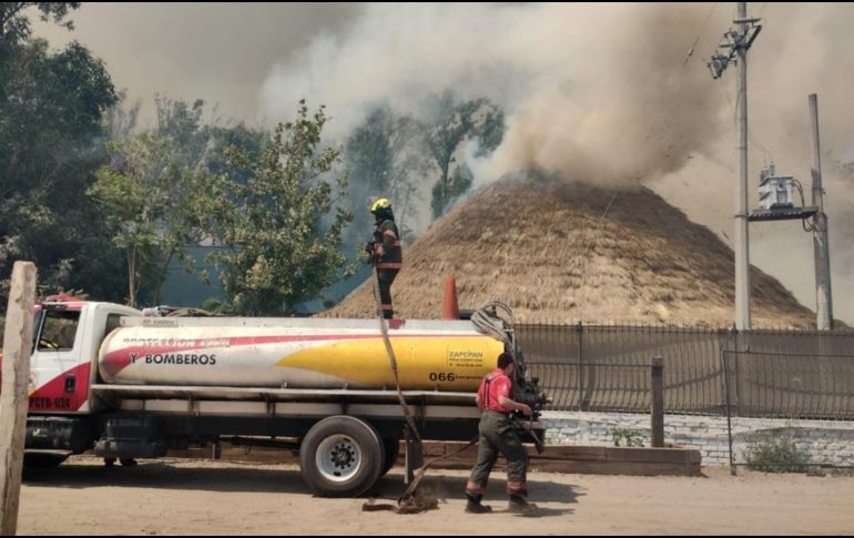 Para lograr contener el incendio solicitaron el apoyo de las cuadrillas de bomberos municipales de Tlajomulco y de Tlaquepaque quienes acudieron para apoyar las actividades de enfriamiento de pastizales aledaños. CORTESÍA