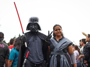 Los encuentros, convenciones y fiestas organizadas por fanáticos son comunes en todo el país, donde los aficionados se disfrazan como sus personajes favoritos y participan en actividades relacionadas con Star Wars. EL INFORMADOR / ARCHIVO