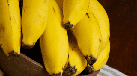 Comer un plátano al día, ayuda de diversas formas al organismo. UNSPLASH / R. MELO